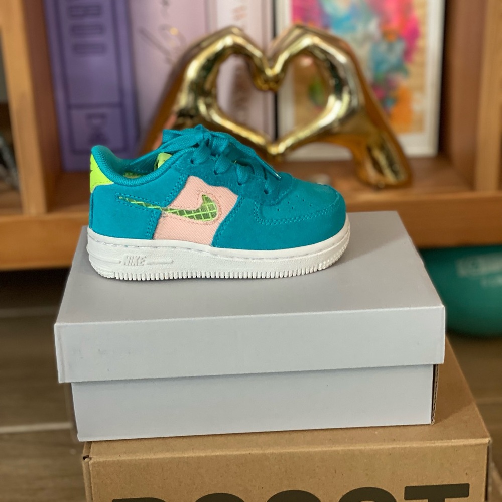 Nike Kids Turquoise and Pink Sneakers